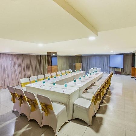 Monarch Brigade Road Hotel Bangalore Bagian luar foto