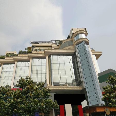 Monarch Brigade Road Hotel Bangalore Bagian luar foto