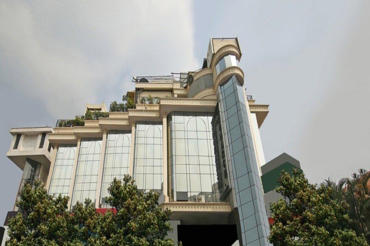 Monarch Brigade Road Hotel Bangalore Bagian luar foto