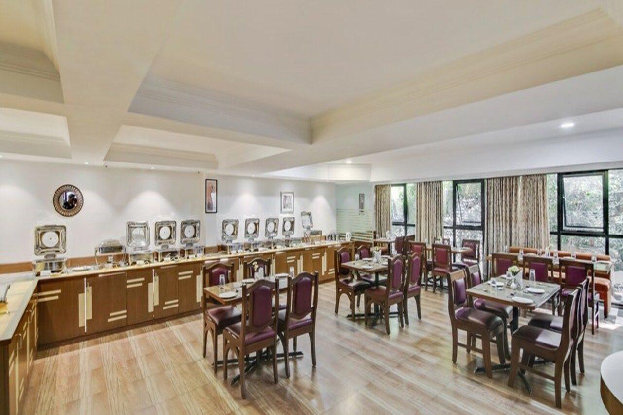 Monarch Brigade Road Hotel Bangalore Bagian luar foto