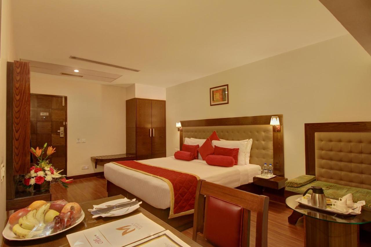 Monarch Brigade Road Hotel Bangalore Bagian luar foto