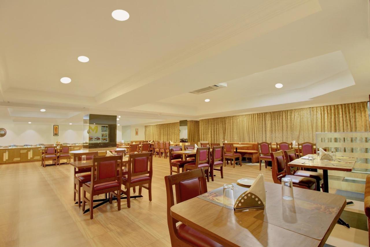 Monarch Brigade Road Hotel Bangalore Bagian luar foto
