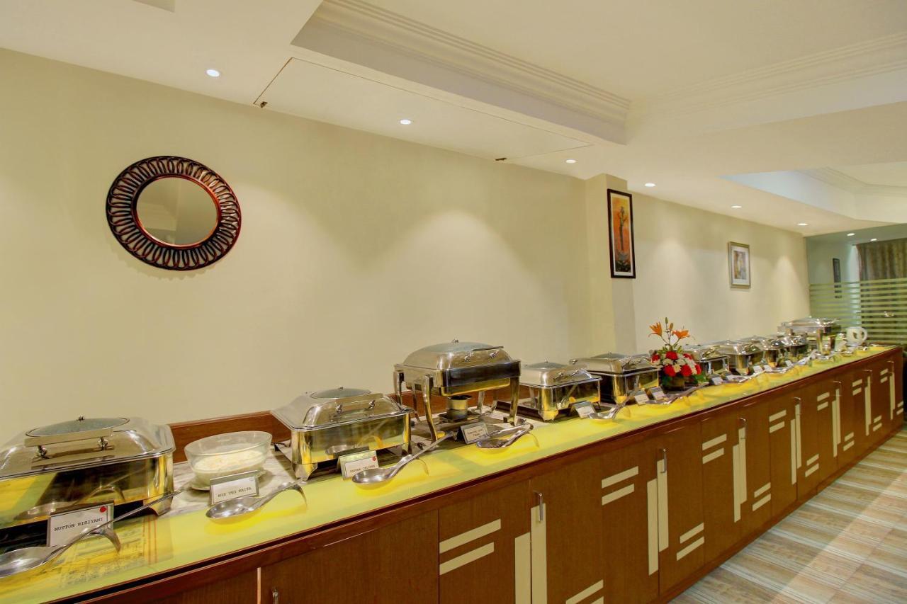 Monarch Brigade Road Hotel Bangalore Bagian luar foto