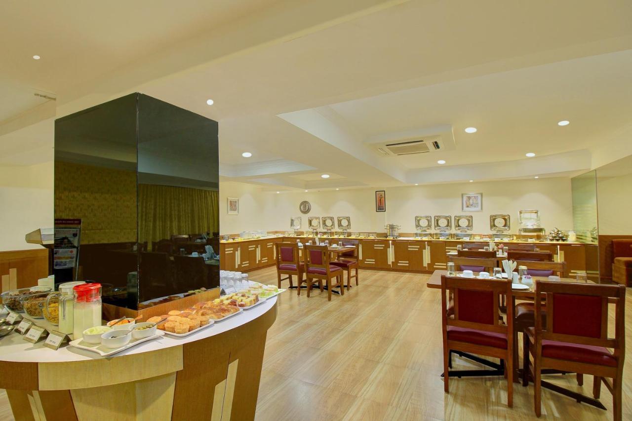 Monarch Brigade Road Hotel Bangalore Bagian luar foto