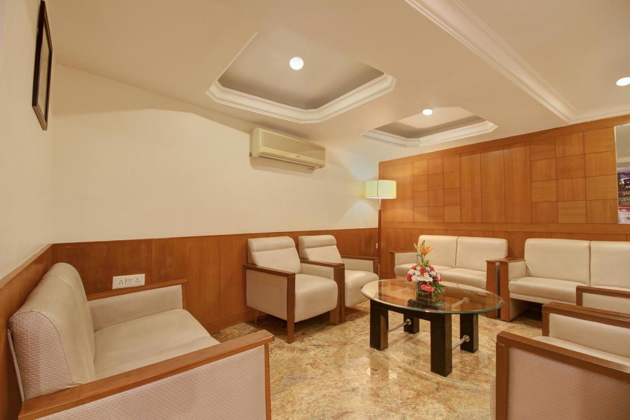 Monarch Brigade Road Hotel Bangalore Bagian luar foto