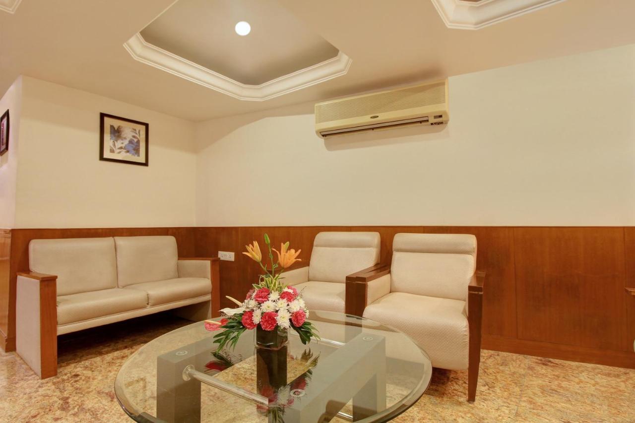 Monarch Brigade Road Hotel Bangalore Bagian luar foto