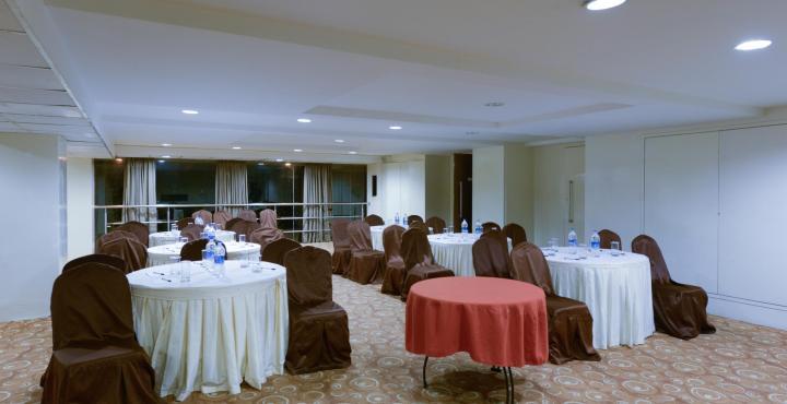 Monarch Brigade Road Hotel Bangalore Bagian luar foto