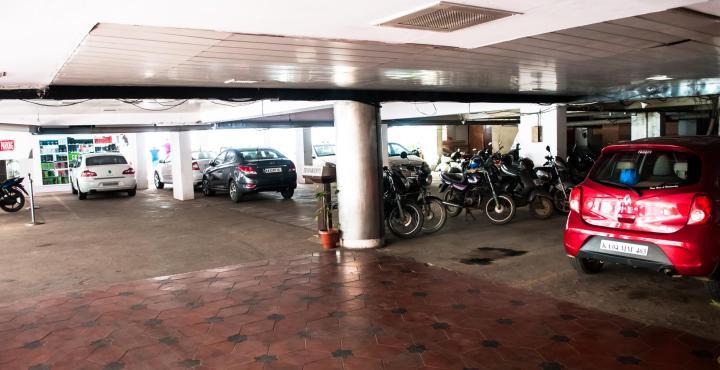 Monarch Brigade Road Hotel Bangalore Bagian luar foto