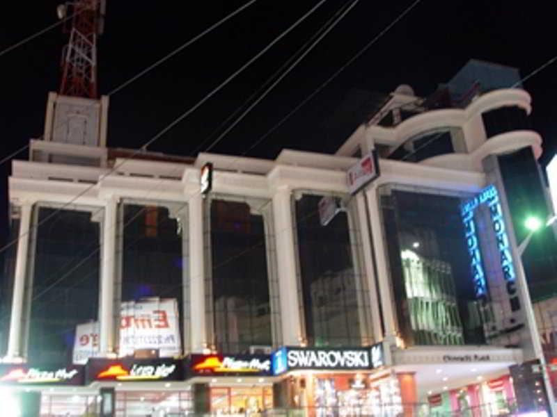 Monarch Brigade Road Hotel Bangalore Bagian luar foto