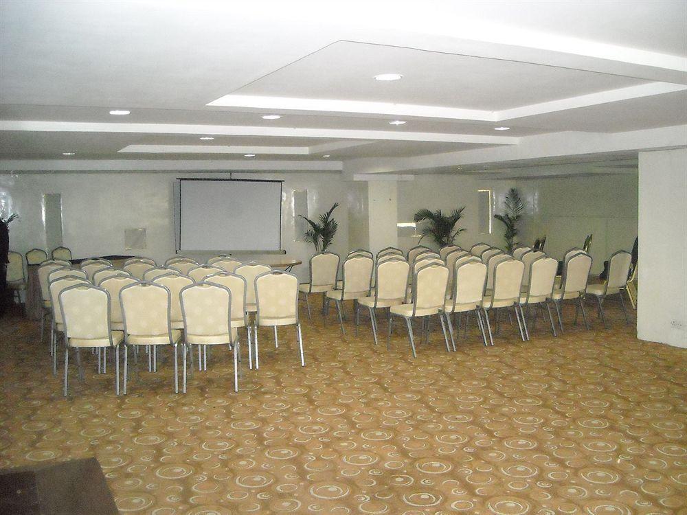 Monarch Brigade Road Hotel Bangalore Bagian luar foto