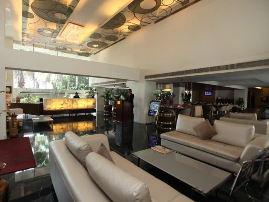 Monarch Brigade Road Hotel Bangalore Bagian luar foto
