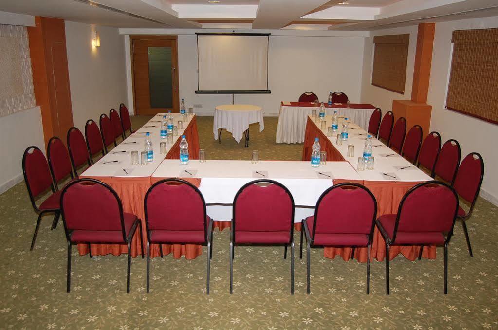 Monarch Brigade Road Hotel Bangalore Bagian luar foto