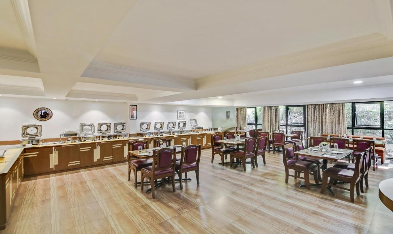 Monarch Brigade Road Hotel Bangalore Bagian luar foto