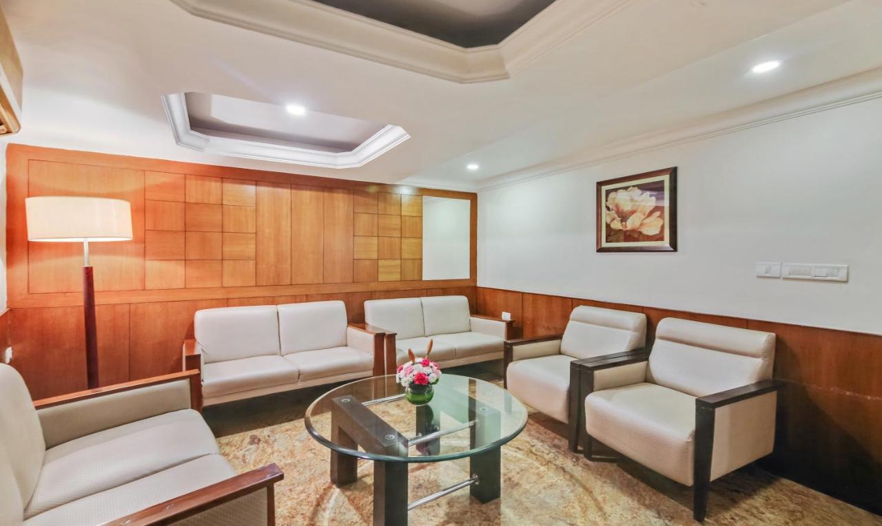 Monarch Brigade Road Hotel Bangalore Bagian luar foto