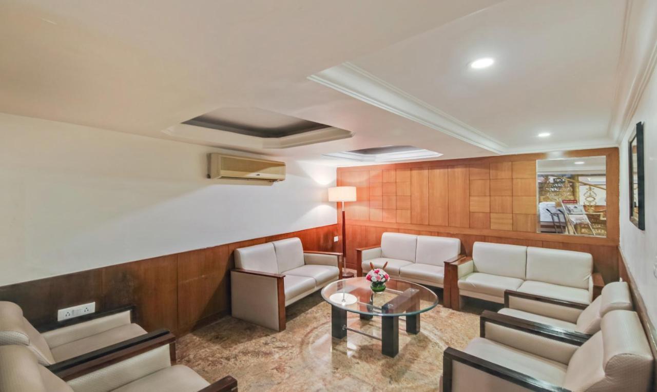 Monarch Brigade Road Hotel Bangalore Bagian luar foto