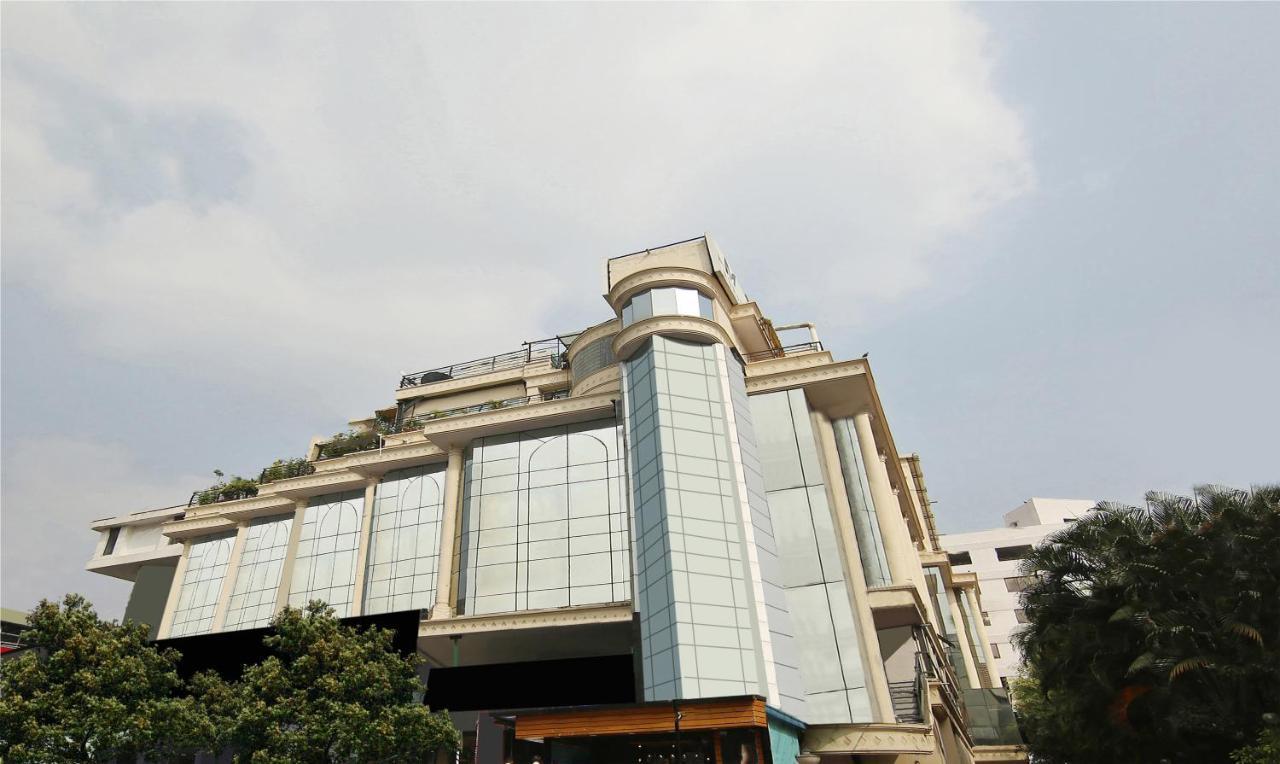 Monarch Brigade Road Hotel Bangalore Bagian luar foto